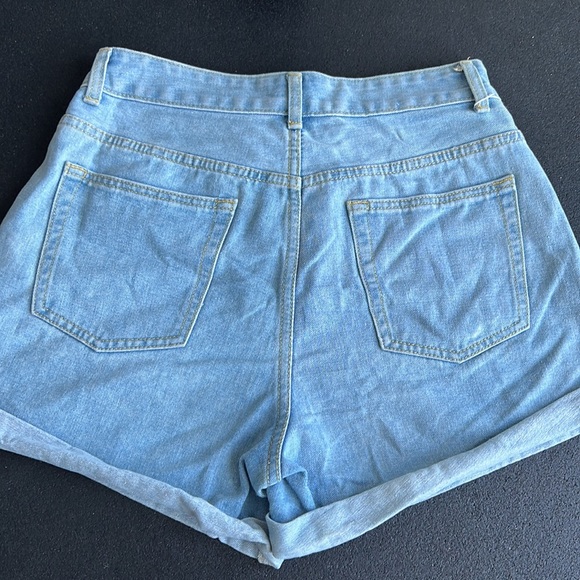 Runaway heart - size small - light denim high waisted shorts - Picture 3 of 4